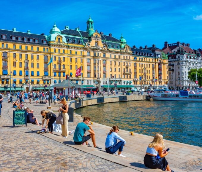 Top 10 Most Clean Countries in the World 2025 Rankings