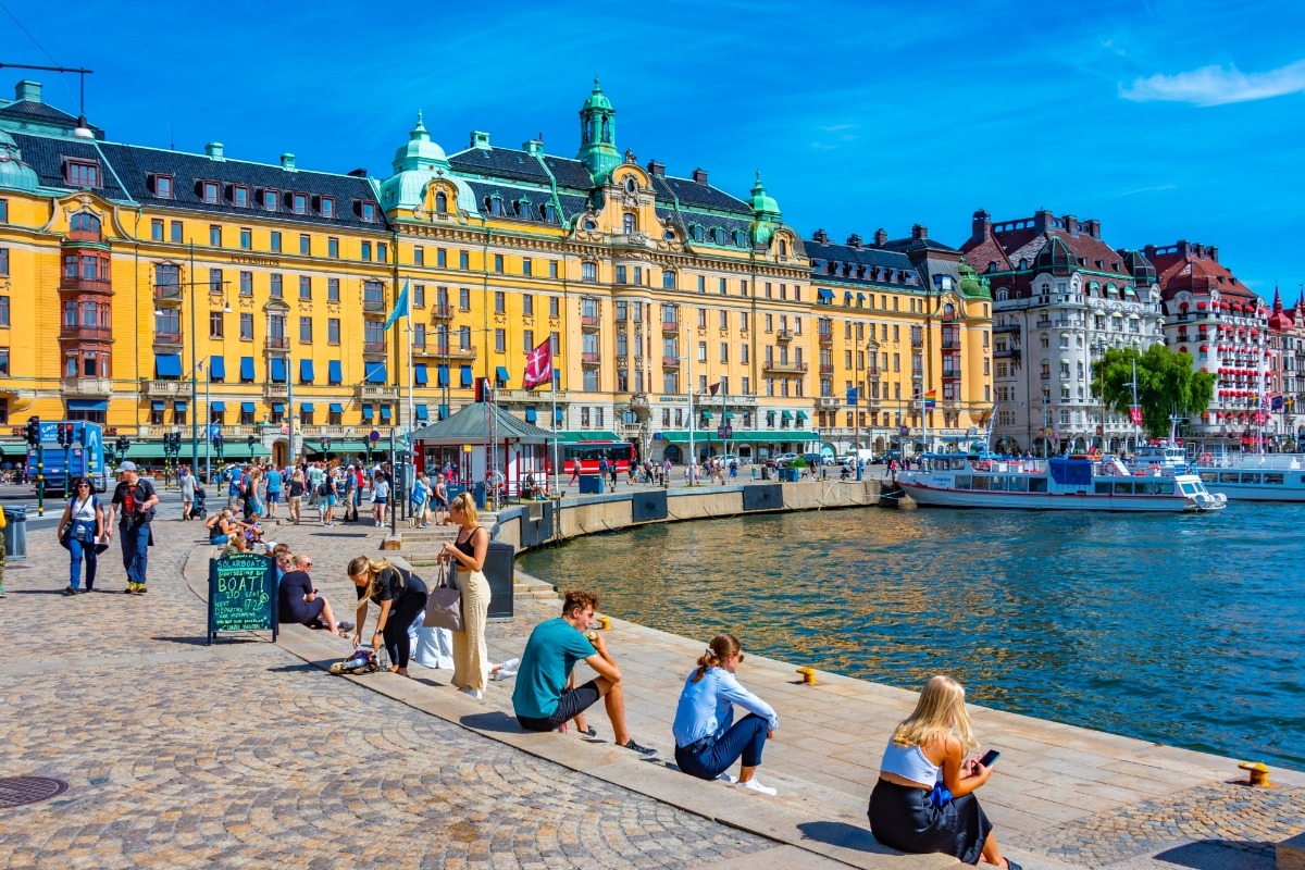 Top 10 Most Clean Countries in the World 2025 Rankings